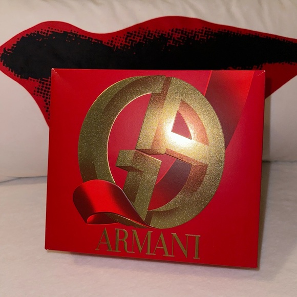 Armani Beauty Red Pouch Set - Picture 15 of 15